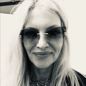 Meet your Posher, Robin